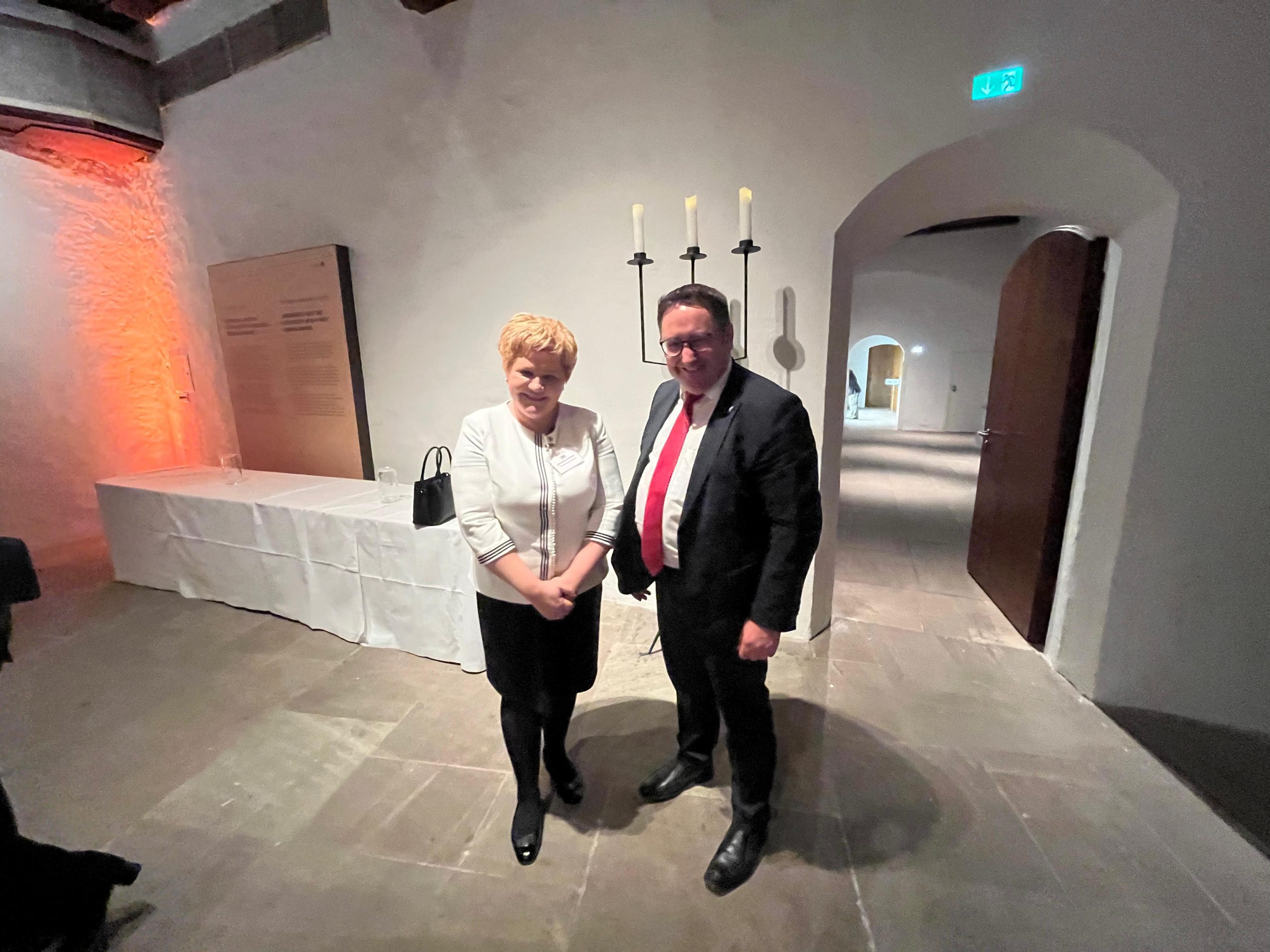 Oana Ozmen și Tobias Gotthardt - secretar de stat în Ministerul Afacerilor Economice, Dezvoltării Regionale și Energiei din Bavaria