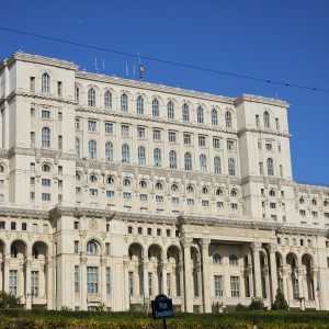 Camera Deputaților a adoptat modificările la legea integrității; declarații de avere și pentru soți, iar sancțiunile pentru incompatibilități și conflicte de interese sunt înăsprite - poza 1
