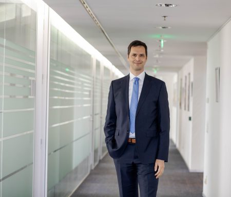 Interviu Volker Raffel: “Dacă va exista un cadru de reglementare adecvat, suntem dispuși să investim, între 2025–2030, peste 1,7 miliarde euro în rețele de distribuție”; “România are potențialul de a-și crește PIB-ul cu aproape 3% anual, prin deblocarea investițiilor în rețele energetice” - poza 1