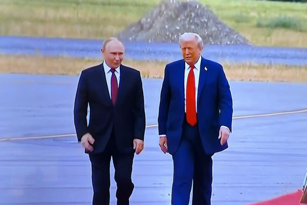 Discuţie telefonică &icirc;ntre Putin şi Trump după vizita emisariulor americani &icirc;n Rusia şi Ucraina
 - poza 1