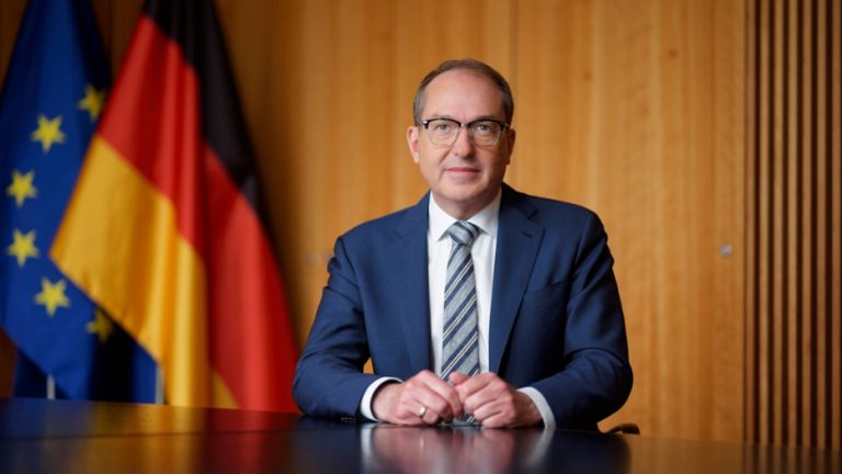 Ministrul german de interne afirmă că atacul împotriva Gay Pride din Berlin a fost un “atentat terorist”
