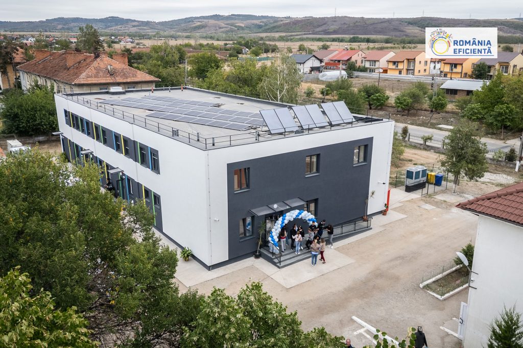 Internatul Liceului Tudor Vladimirescu din Șimian: a cincea clădire școlară renovată la standard nZEB prin România Eficientă
 - poza 1