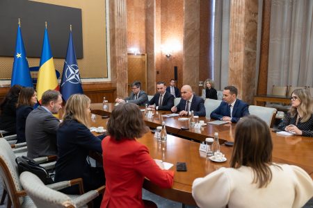 REUNIUNE CESEC LA BUCUREŞTI –  Bolojan: Investițiile în stocare și interconectare sunt esențiale pentru siguranța energetică a României - poza 1