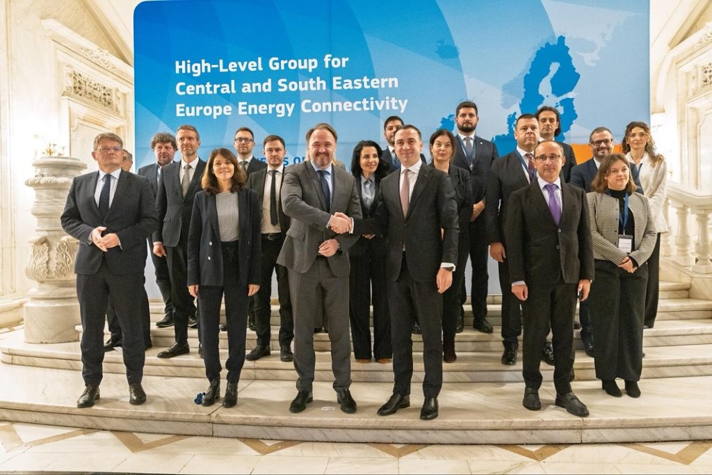 REUNIUNE CESEC LA BUCUREŞTI – Comisarul european pentru Energie propune plan de interconectare şi reducere a preţurilor: Nu vom mai permite ca Putin să folosească energia ca armă împotriva noastră
 - poza 1