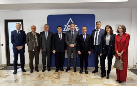 REUNIUNE CESEC LA BUCUREŞTI: Comisarul European pentru Energie, vizită la Dispecerul Energetic Național: Discuții despre interconectivitatea energetică în regiune și proiectele de dezvoltare ale rețelei energetice europene - poza 1