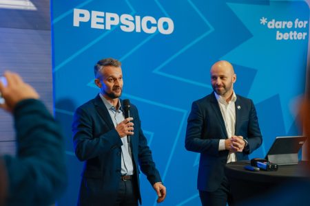 PepsiCo inaugurează în România cea mai modernă linie de îmbuteliere a băuturilor în doze din Balcanii de Est, în urma unei investiții de 8,5 milioane de dolari
 - poza 1