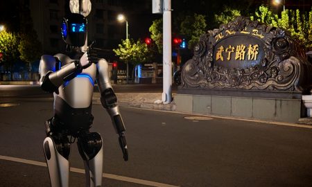Un robot umanoid fabricat în China a stabilit un nou record, parcurgând 106 kilometri, fără a se opri; Acesta a sugerat cu umor că „ar putea avea nevoie de pantofi noi” - poza 1