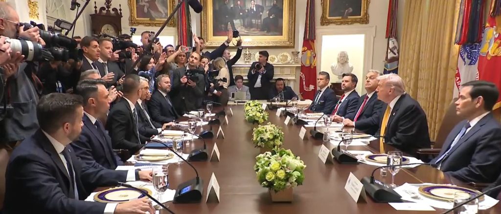 Video Trump: “Relația cu România e foarte bună; Îmi plac mult românii, sunt un popor grozav”/Pete Hegseth: Schimbările de trupe în România  – doar „o rotație a trupelor în Europa”
 - poza 1