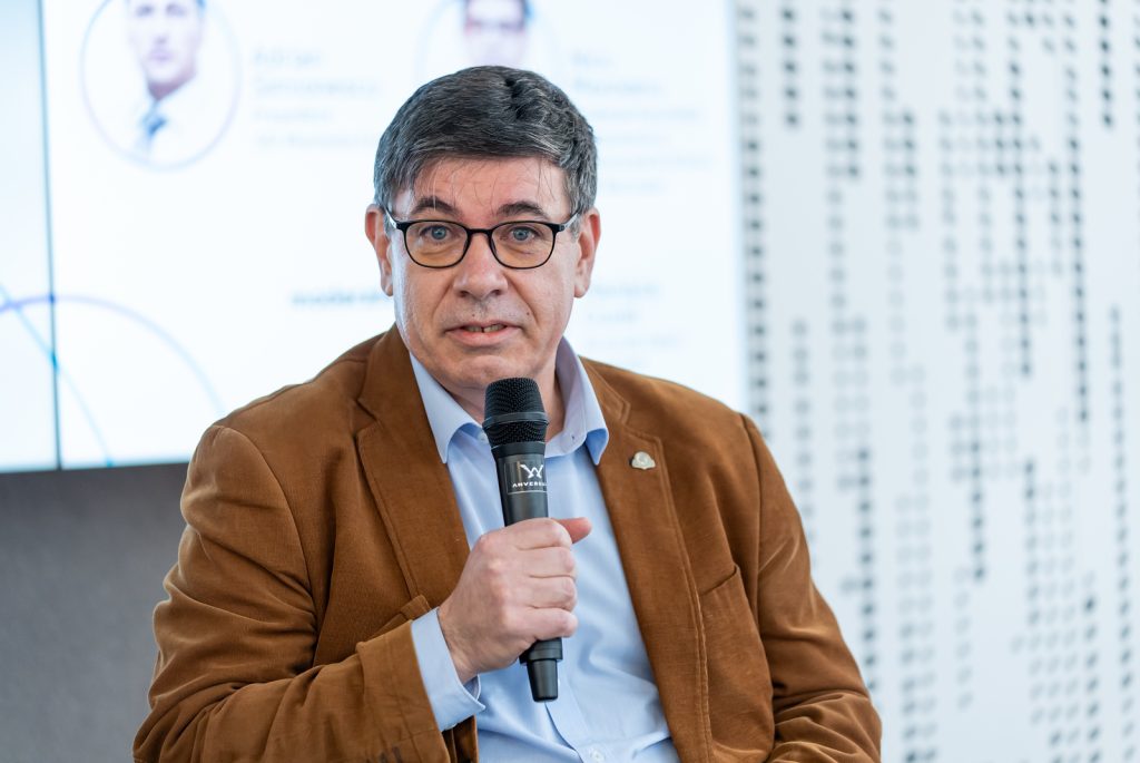 Povestea începuturilor pieței de capital, prin ochii unui martor direct (Nicolae Moroianu)
 - poza 1