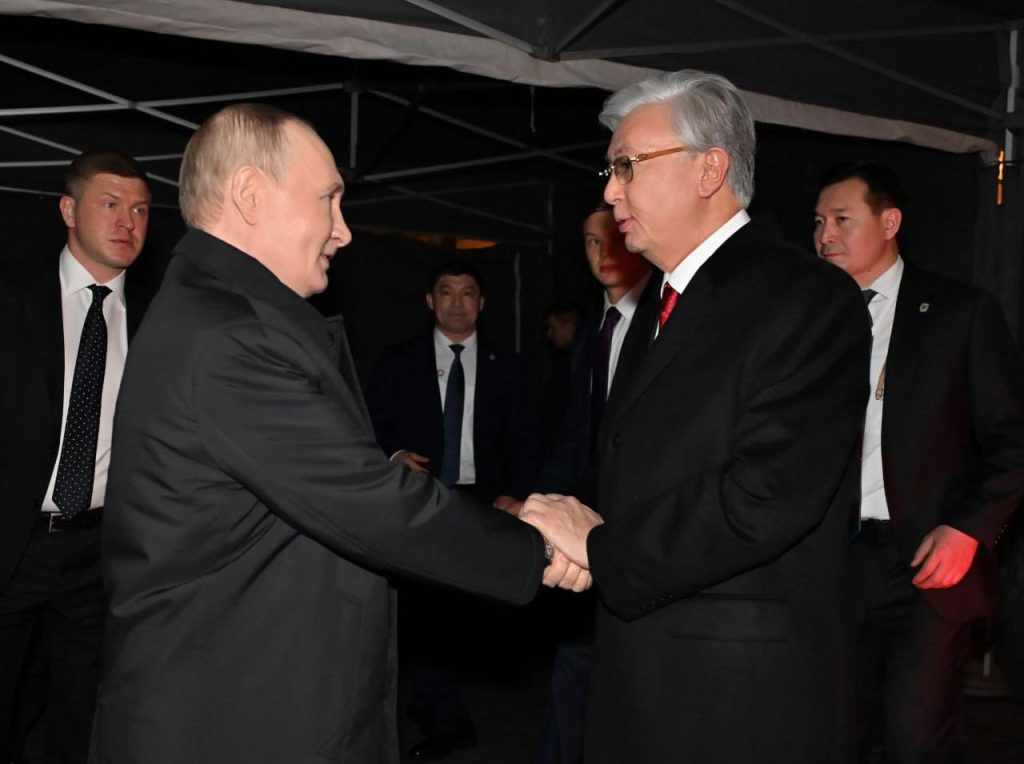 Rusia și Kazahstanul au convenit să consolideze legăturile în domeniul petrolului și al produselor petroliere după discuțiile de la Moscova
 - poza 1