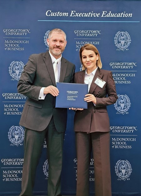 Romina Gingașu finalizează un program special în Leadership la Georgetown University din Washington D.C., în colaborare cu Mannheim University din Germania
 - poza 1