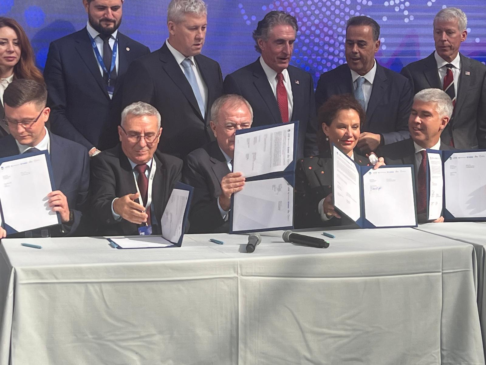 Operatorii sistemelor de transport gaze din Grecia, Bulgaria, România, Republica Moldova și Ucraina semnează o scrisoare comună prin care solicită aprobarea autorităților de reglementare pentru produsele de capacitate Ruta 2 și Ruta 3
- poza 3