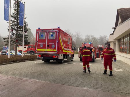 Tavanul de la piscina interioară a hotelului Hilton din municipiul Sibiu s-a prăbuşit peste persoanele aflate în apă/ A fost declanşat Planul Roşu de Intervenţie - poza 1