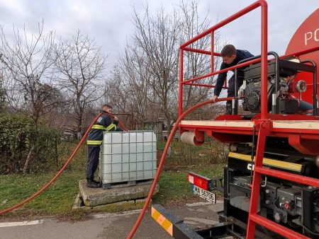 Va fi scoasă apă potabilă din rezervele de stat, pentru localitățile afectate din judeţele Prahova şi Dâmboviţa (CNSU) - poza 1