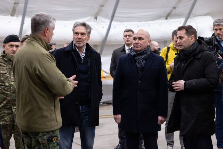 Bolojan: România şi Olanda vor continua coordonarea pentru consolidarea apărării pe Flancul estic şi în Marea Neagră - poza 1