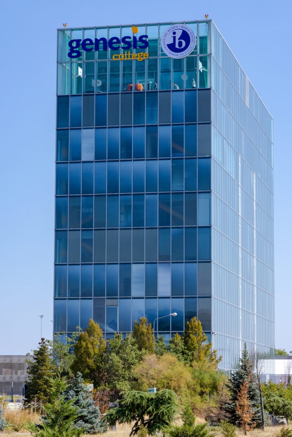 Mozaik Investments poate începe programul de investiții în Genesis College. Tranzacția prin care devine acționar majoritar a fost aprobată
 - poza 1