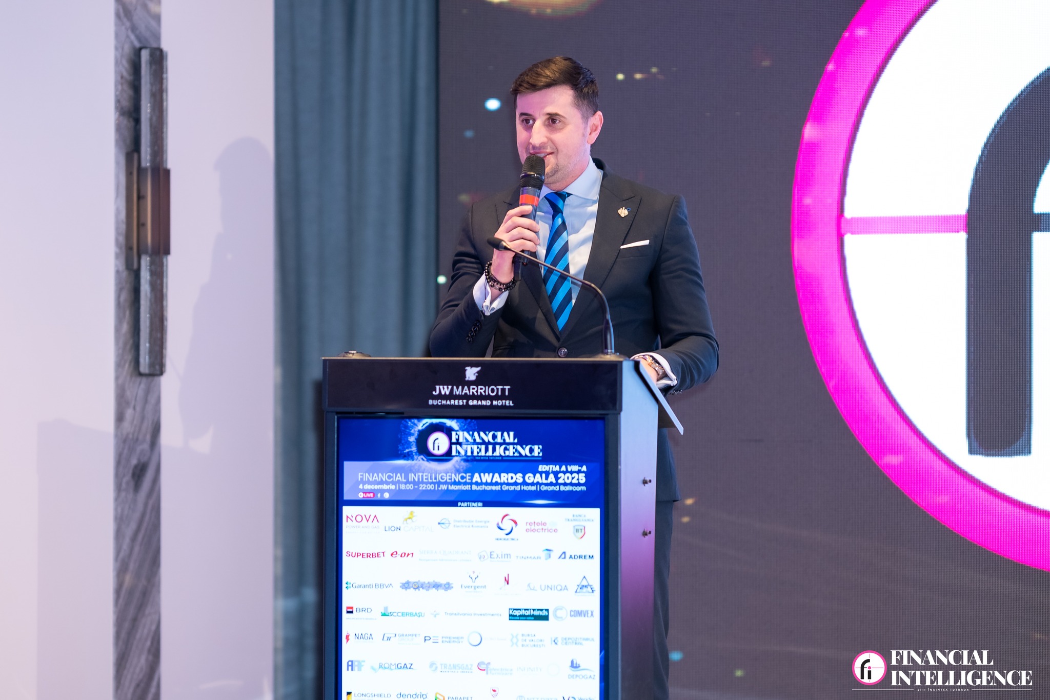Gala Financial Intelligence Awards 2025 a celebrat cea de-a 18-a aniversare a aderării României la Uniunea Europeană
- poza 7