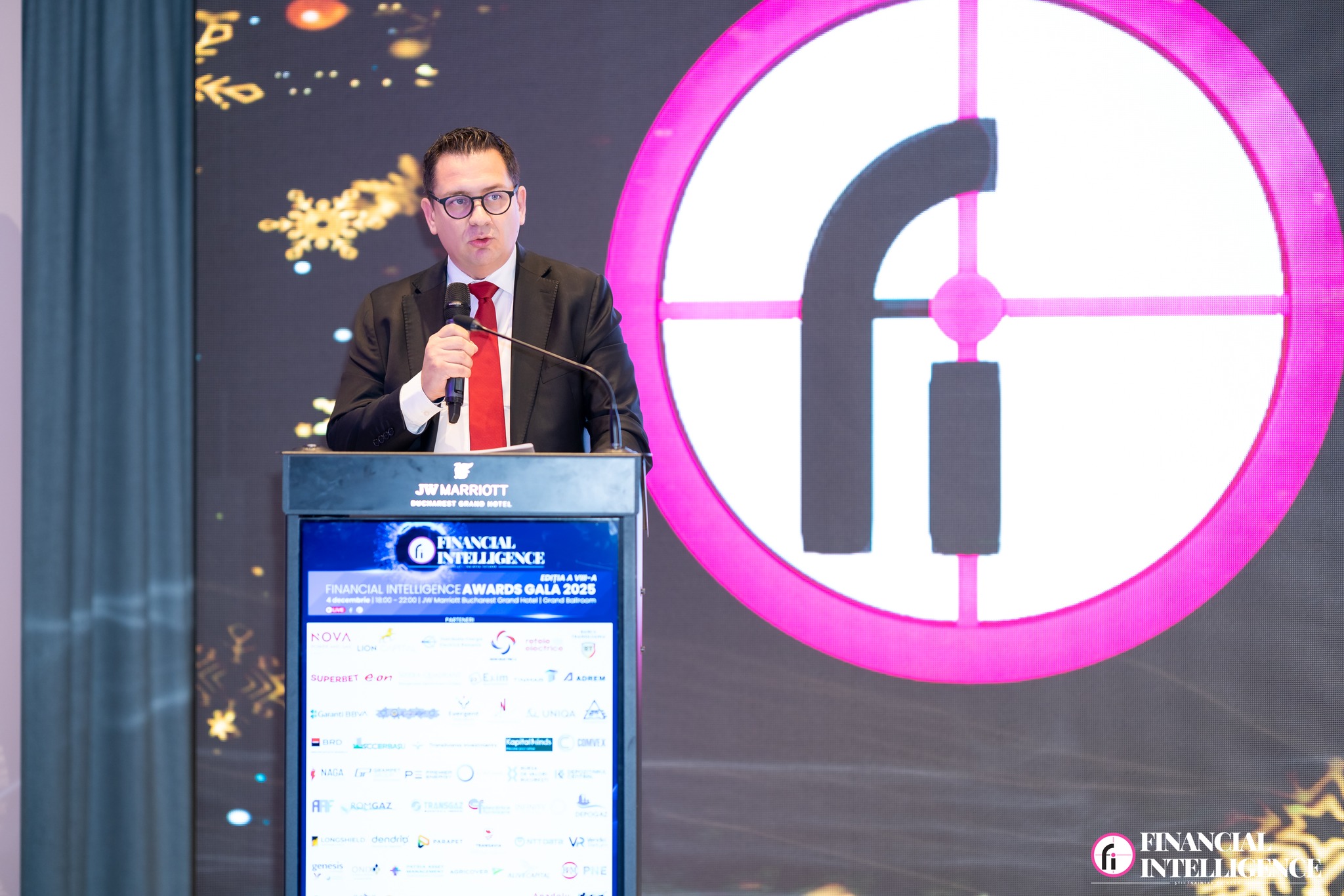 Gala Financial Intelligence Awards 2025 a celebrat cea de-a 18-a aniversare a aderării României la Uniunea Europeană
- poza 9