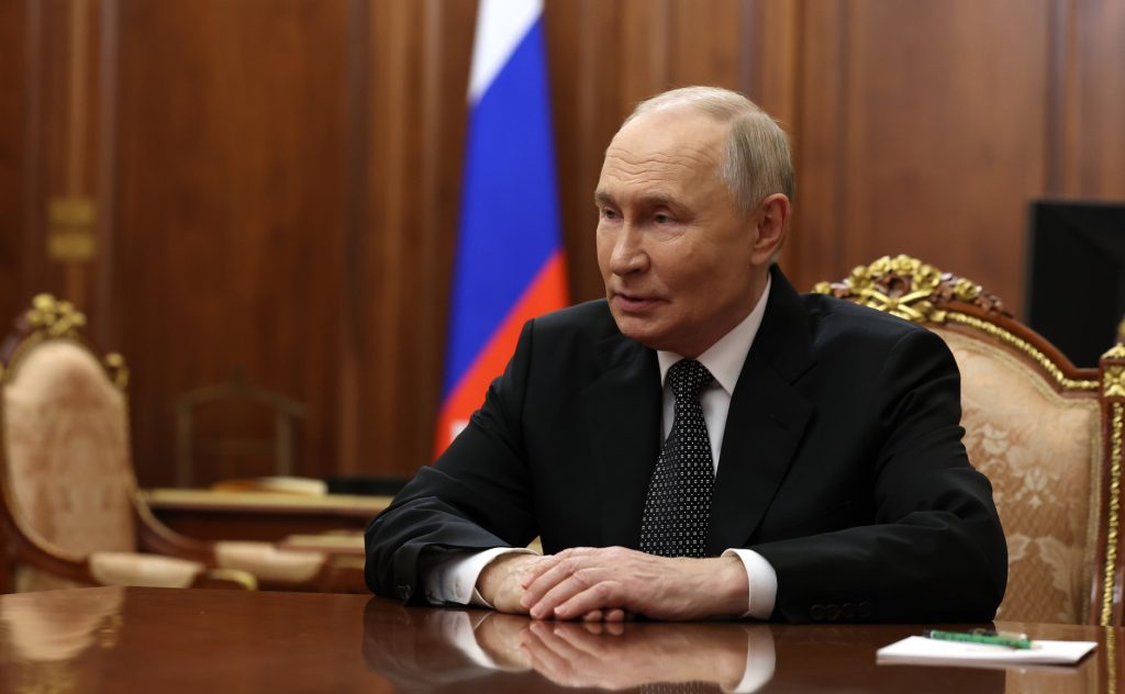 Miniştri sirieni au discutat despre cooperarea militară cu preşedintele Putin
 - poza 1