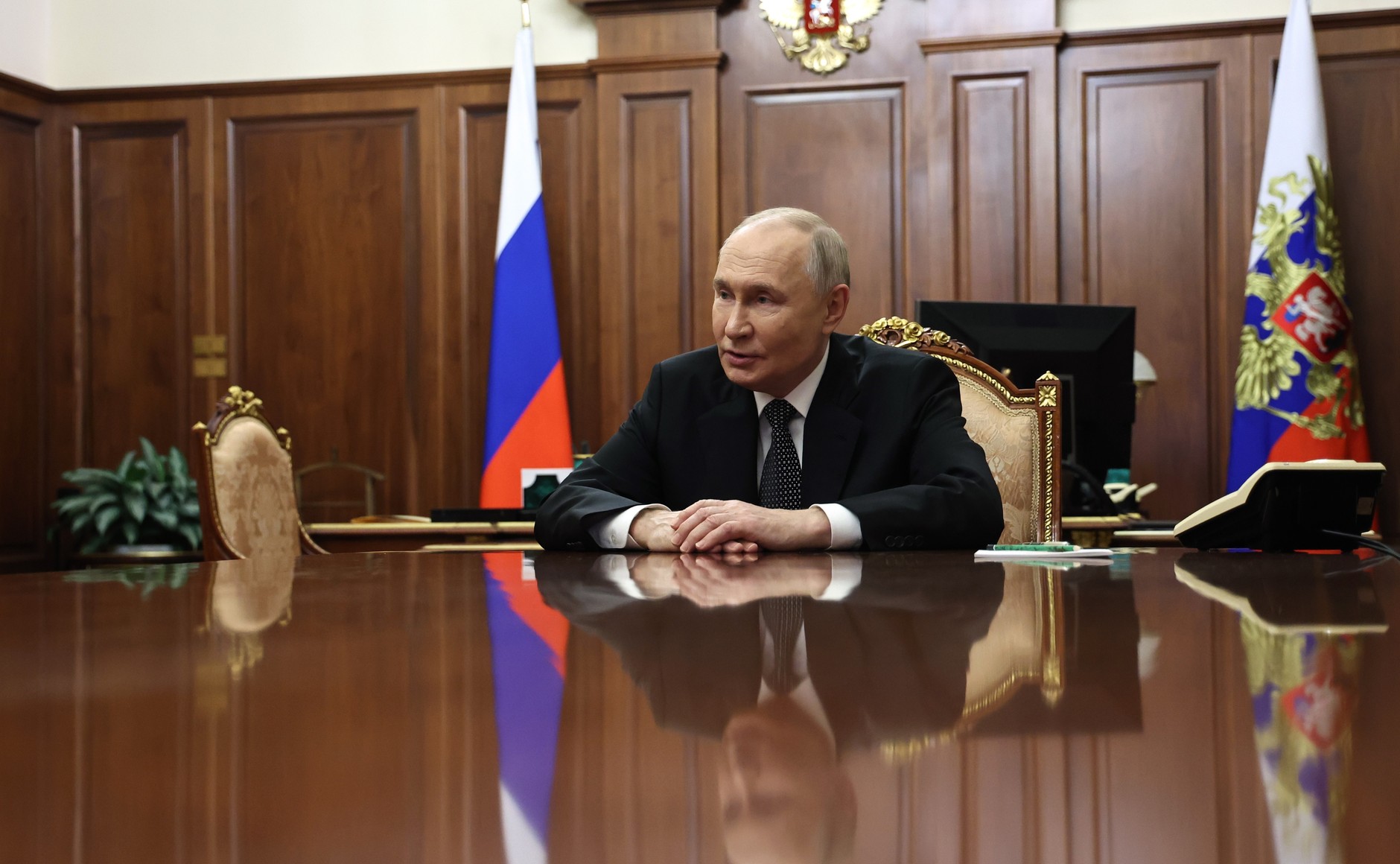 Bloomberg: Oligarhii ruși își mută miliardele pentru a scăpa de controlul lui Putin pe timp de război