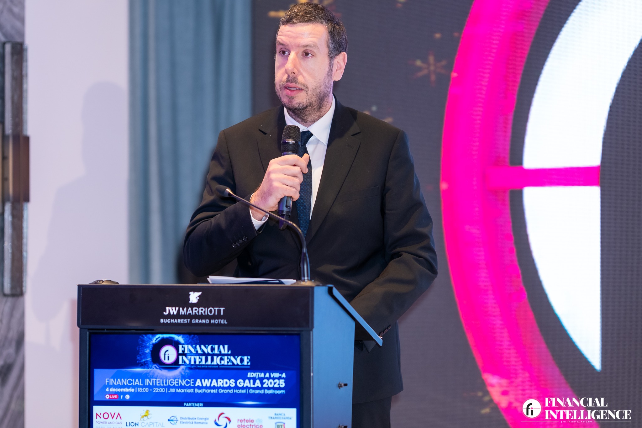 Gala Financial Intelligence Awards 2025 a celebrat cea de-a 18-a aniversare a aderării României la Uniunea Europeană
- poza 6