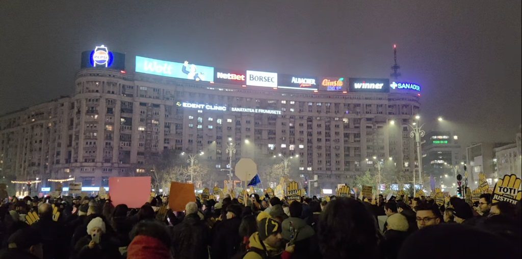 A treia seară de proteste după documentarul Recorder – Se cere demiterea Liei Savonea;  ”Justiţie, nu corupţie”
 - poza 1