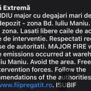 Incendiu puternic la un depozit situat pe bulevardul Iuliu Maniu/ Focul se manifestă pe o suprafaţă de 800 de metri pătraţi - poza 1