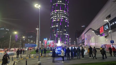 Mall-ul Promenada din Capitală – evacuat, din cauza unui incendiu - poza 1