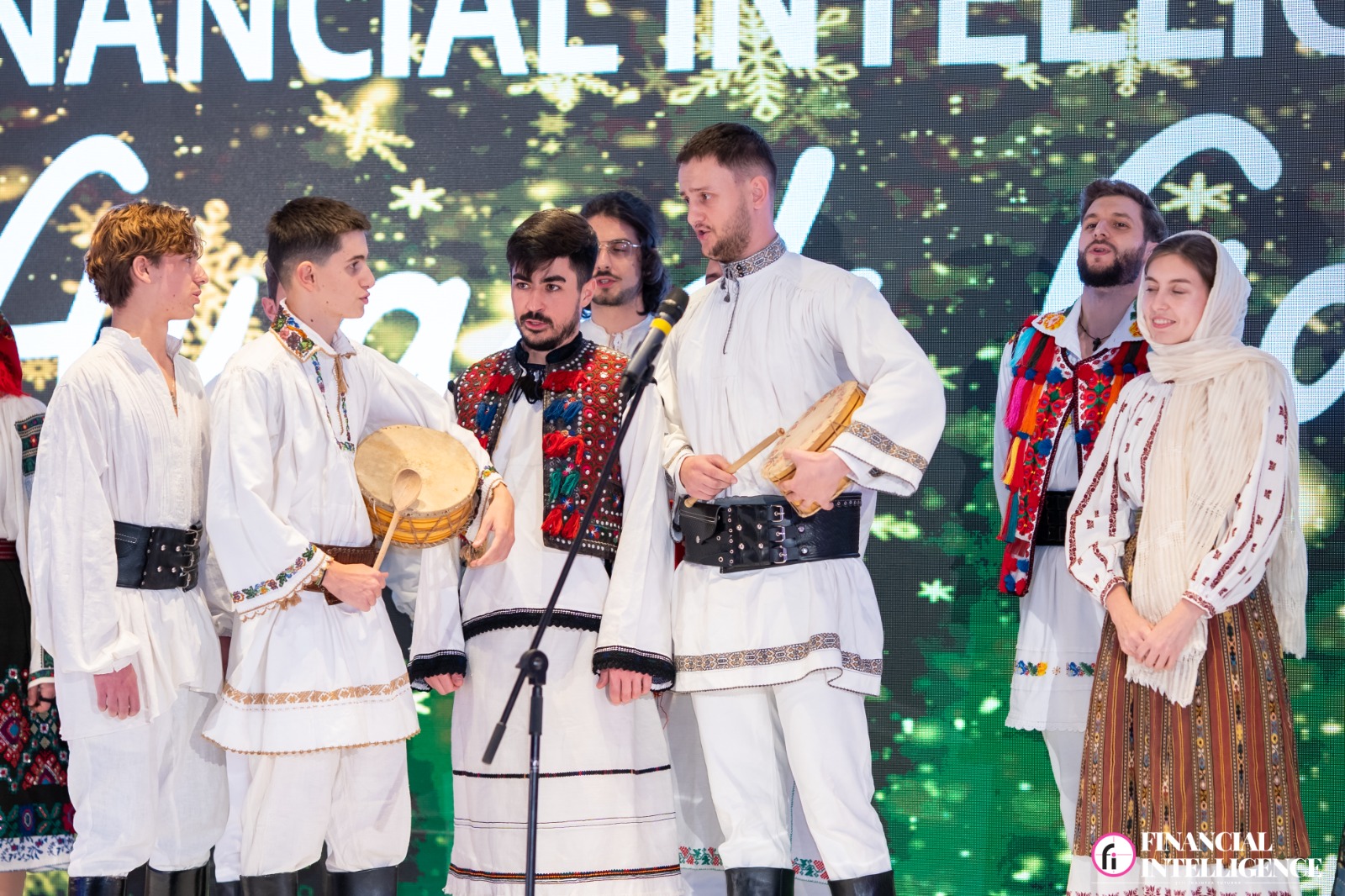 Cristian Ciaușu, câștigătorul “Românii au talent”, a deschis Gala Financial Intelligence 2025; Mihail Bădiceanu și Georgiana Filip au adus poezie prin dans (VIDEO)
- poza 4