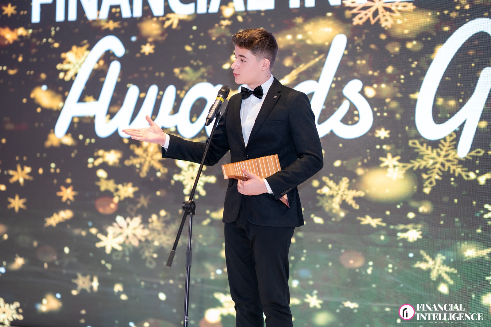 Cristian Ciaușu, câștigătorul “Românii au talent”, a deschis Gala Financial Intelligence 2025; Mihail Bădiceanu și Georgiana Filip au adus poezie prin dans (VIDEO)
- poza 2