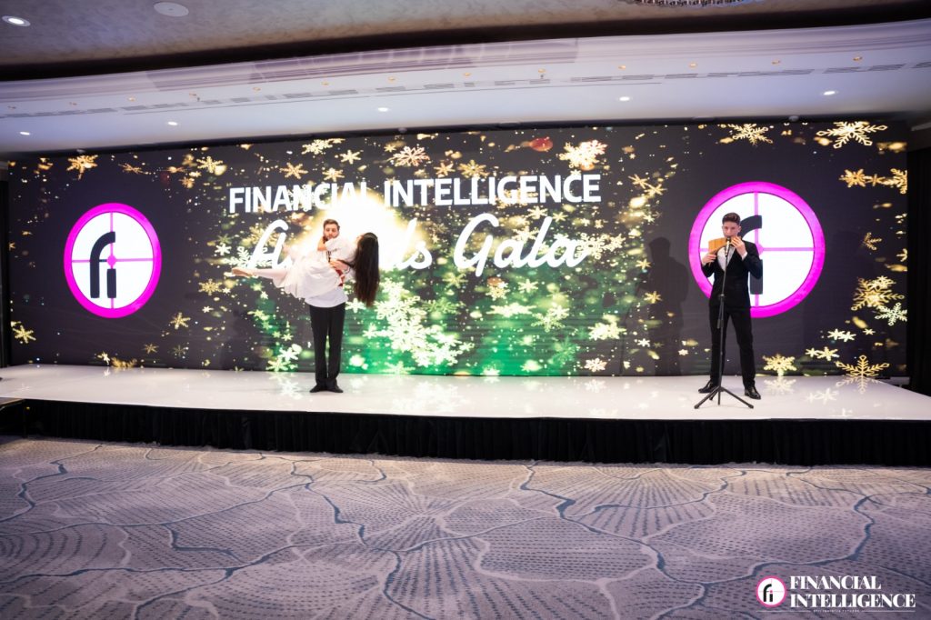 Cristian Ciaușu, câștigătorul “Românii au talent”, a deschis Gala Financial Intelligence 2025; Mihail Bădiceanu și Georgiana Filip au adus poezie prin dans (VIDEO)
 - poza 1