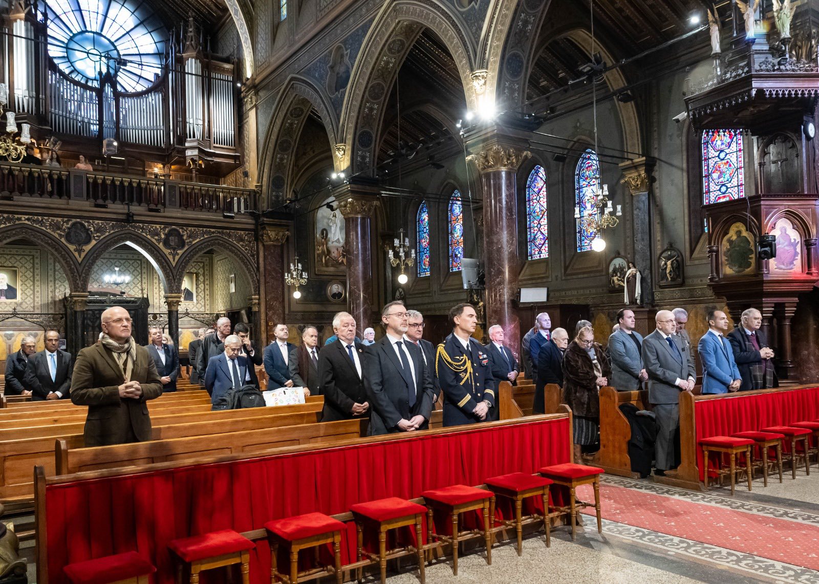Ceremonie la catedrala Sf Iosif, urmată de depunerea de coroane la monumentul generalului Berthelot, pentru a exprima recunoștința poporului român față de acest om cu suflet mare
 - poza 2