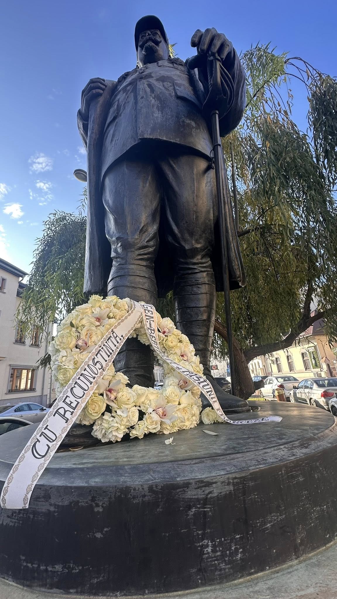 Ceremonie la catedrala Sf Iosif, urmată de depunerea de coroane la monumentul generalului Berthelot, pentru a exprima recunoștința poporului român față de acest om cu suflet mare
 - poza 3