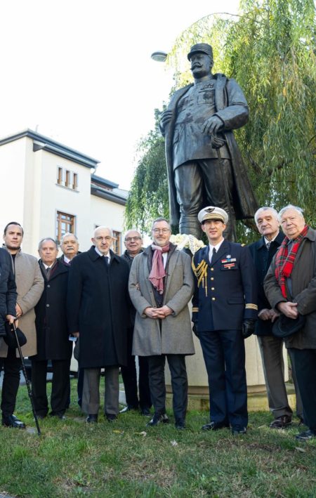 Ceremonie la catedrala Sf Iosif, urmată de depunerea de coroane la monumentul generalului Berthelot, pentru a exprima recunoștința poporului român față de acest om cu suflet mare - poza 1