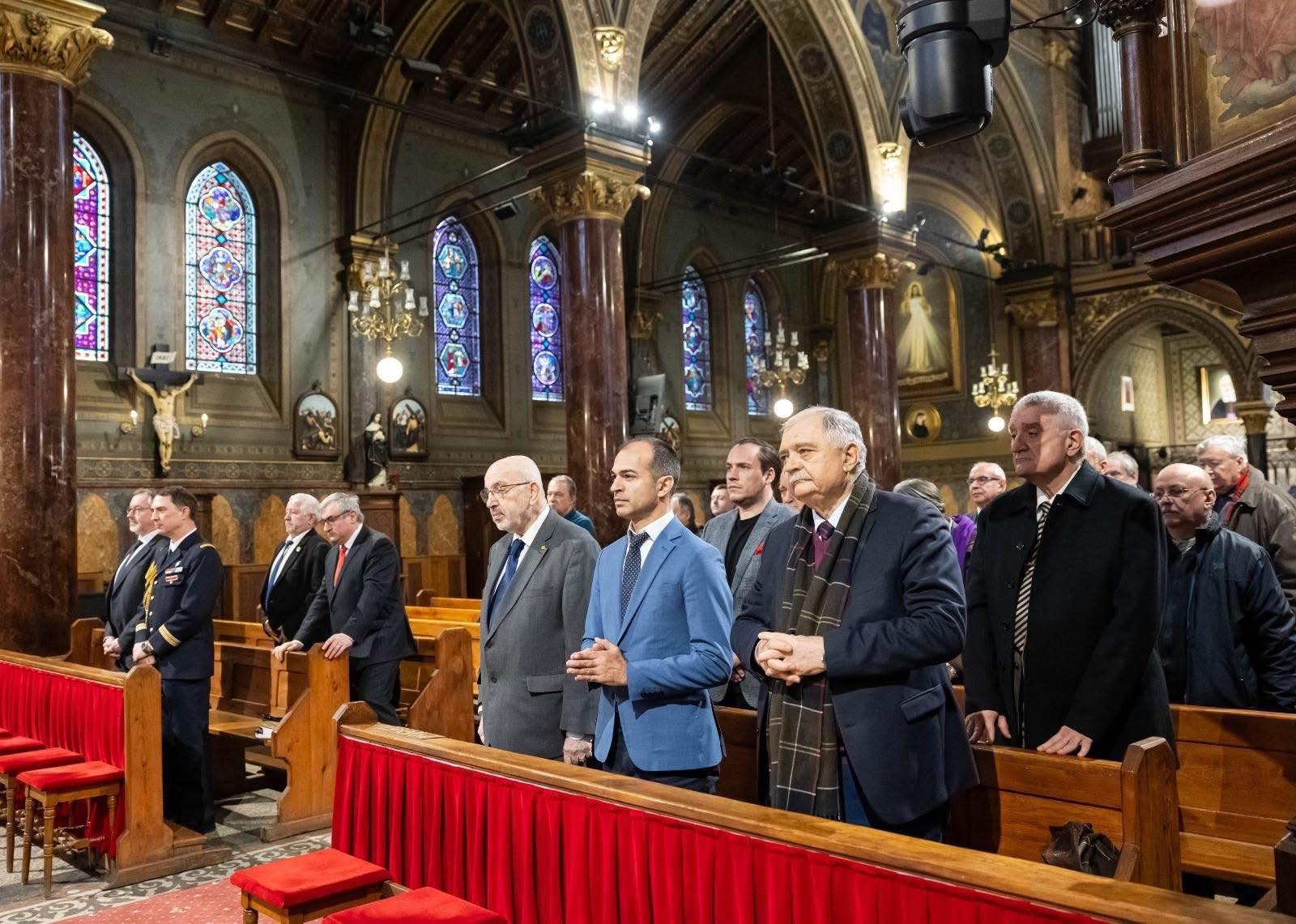 Ceremonie la catedrala Sf Iosif, urmată de depunerea de coroane la monumentul generalului Berthelot, pentru a exprima recunoștința poporului român față de acest om cu suflet mare
 - poza 5