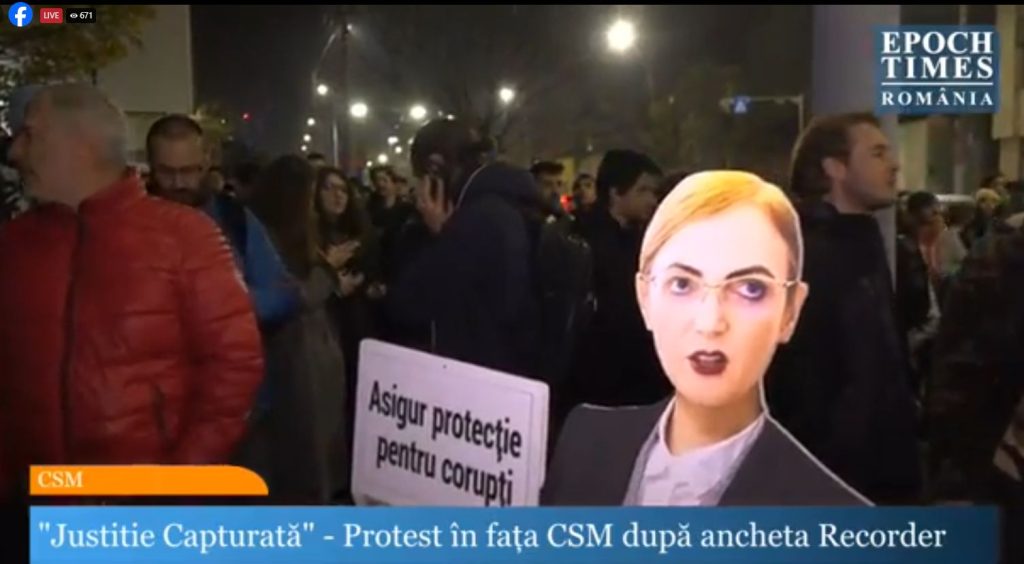 Protest acum în fața CSM, după documentarul Recorder: „Justiție, nu corupție!”; Protest pentru independenţa justiţiei şi la Cluj
 - poza 1