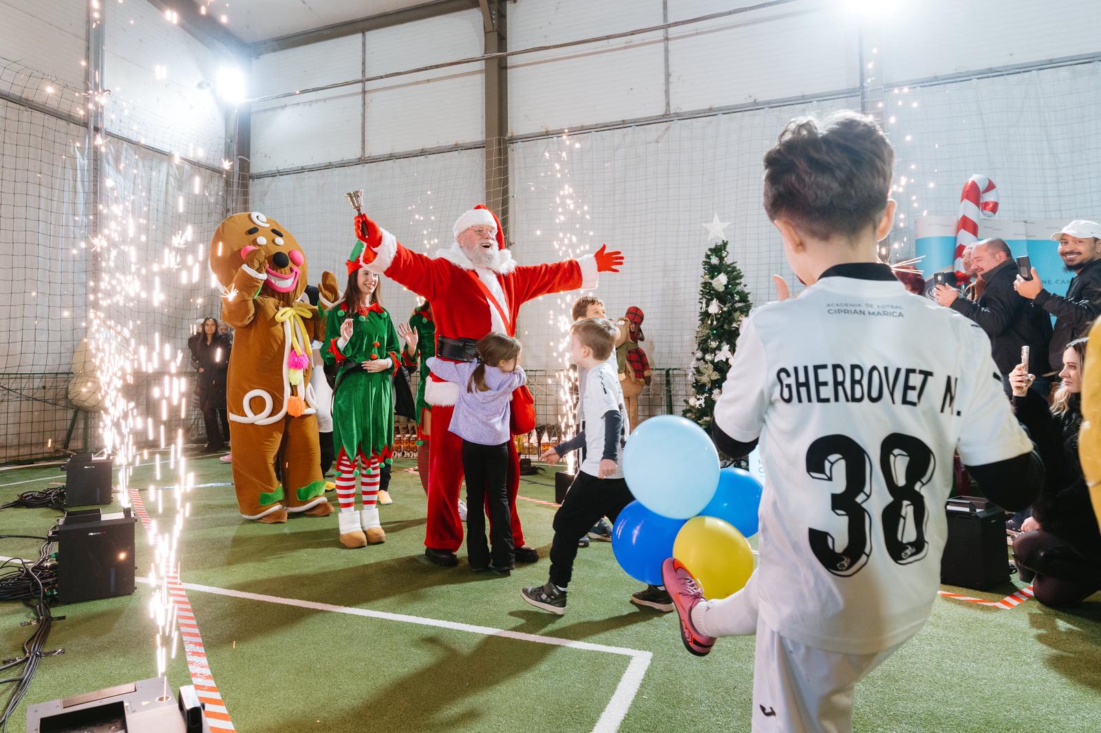 Academia de Fotbal Ciprian Marica marchează finalul anului 2025 printr-un eveniment dedicat celor peste 300 de copii din cadrul academiei
- poza 2