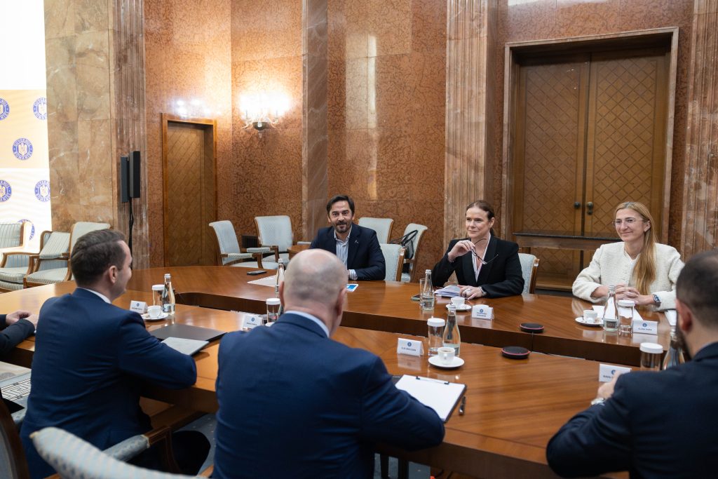 Execuția forajului ANACONDA-1 și evoluția proiectului Neptun Deep, temele discuției dintre Ilie Bolojan și o delegație a companiei OMV Petrom
 - poza 1