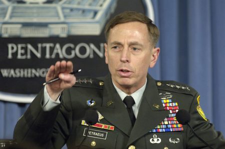 Trump a speriat Europa cu strategia sa de securitate națională. Nu este un lucru rău, spune Gen. David Petraeus, fostul șef al CIA (CNBC) - poza 1