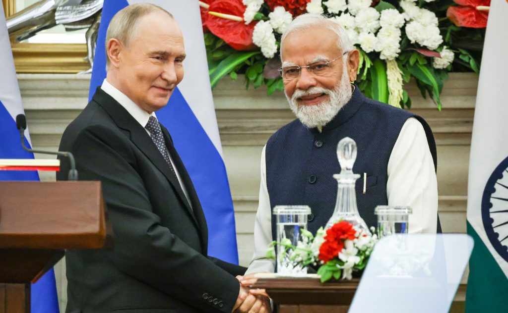 Putin afirmă că Rusia este pregătită să furnizeze combustibil „fără întrerupere” către India; Putin: “SUA încă cumpără combustibil nuclear de la Rusia pentru propriile centrale nucleare, de ce India nu ar trebui să aibă același privilegiu?”
 - poza 1