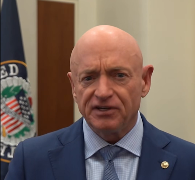 Vizat de administraţia Trump, un senator democrat depune pl&acirc;ngere &icirc;mpotriva secretarului apărării
 - poza 1