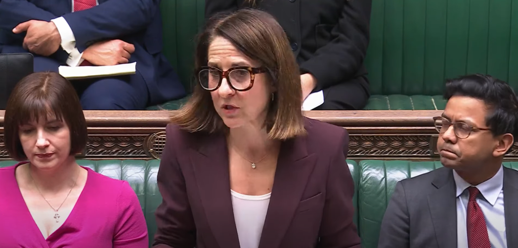 Guvernul britanic are &icirc;n vedere restricţionarea accesului copiilor la social media, pentru a le asigura &ldquo;copilăria pe care o merită&rdquo;
 - poza 1