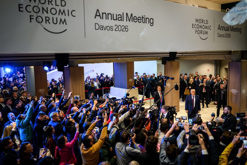 Trump pune pe seama consumului excesiv de aspirină o nouă v&acirc;nătaie de pe m&acirc;nă
 - poza 1