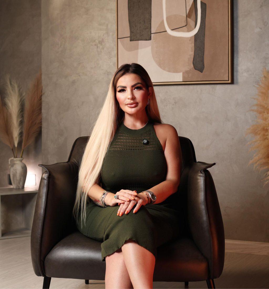 Tot mai mulți rom&acirc;ni, cu venituri medii, investesc &icirc;n imobiliarele din Emiratele Arabe Unite (Simple Choices)
 - poza 1