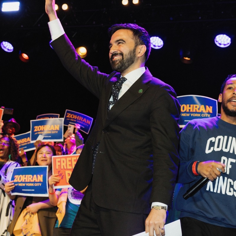 Zohran Mamdani a preluat mandatul de primar al New Yorkului, cu promisiuni sociale ambițioase și mize politice naționale
 - poza 1