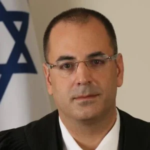 Judecătorul din cazul de corupție al lui Netanyahu a fost ucis, „după ce un vehicul care circula în afara drumului a intrat pe autostradă și a lovit motocicleta sa” - poza 1