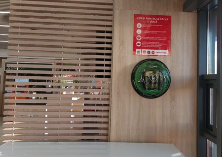 Rompetrol dotează cu defibrilatoare 11 spații publice din Constanța și Prahova, precum și 80 de stații de distribuție carburant
 - poza 1