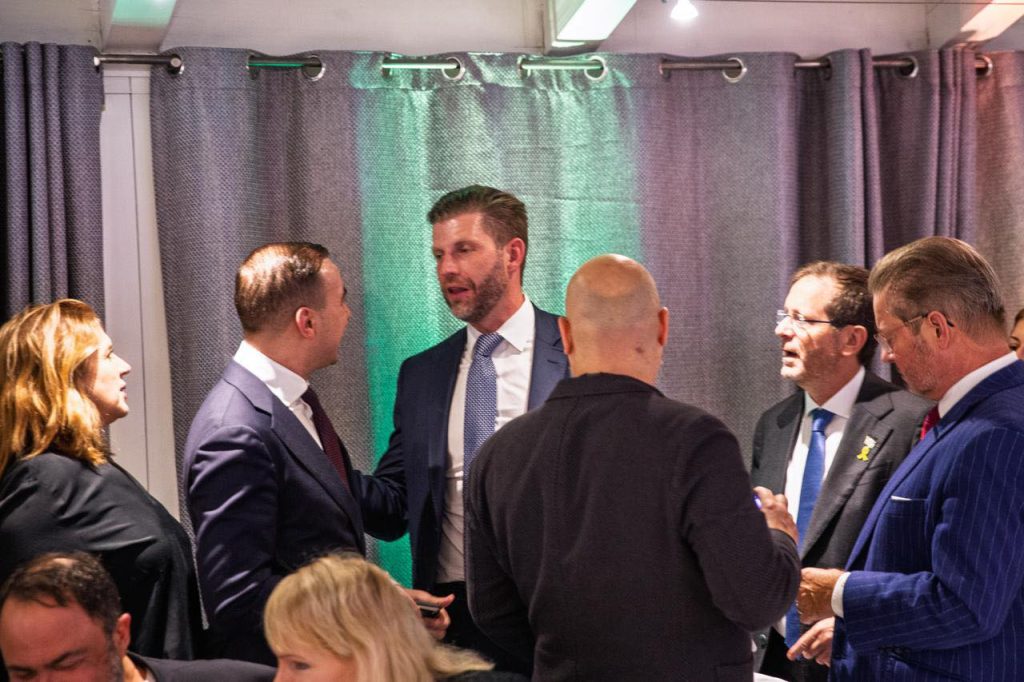 Ministrul Energiei a discutat cu Eric Trump despre proiectul celei mai mari fabrici de inteligenţă artificială din regiune; Eric Trump ar urma să vină &icirc;n Rom&acirc;nia, &icirc;ntr-o vizită privată
 - poza 1