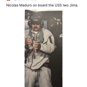 Casa Albă publică o fotografie cu Nicolas Maduro la bordul USS Iwo Jima; Radio W din Columbia a publicat o altă fotografie cu Maduro după ce a fost reținut de SUA - poza 1