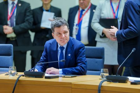 Nicuşor Dan: Nu e vorba să ne ducem la Davos să ne vadă lumea pe acolo; întrebarea e cum putem să avem acces la oricine din zona asta - poza 1